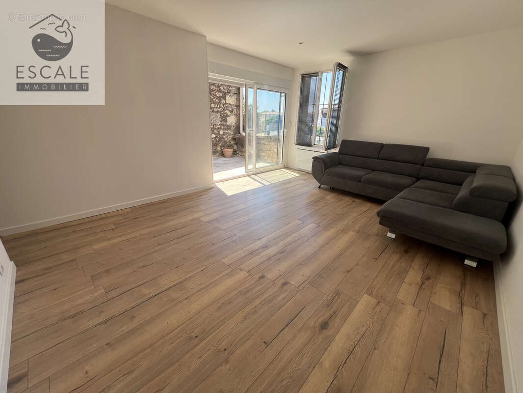 Vente maison vigneronne t5 en r+1 + garage a poussan - photo 8