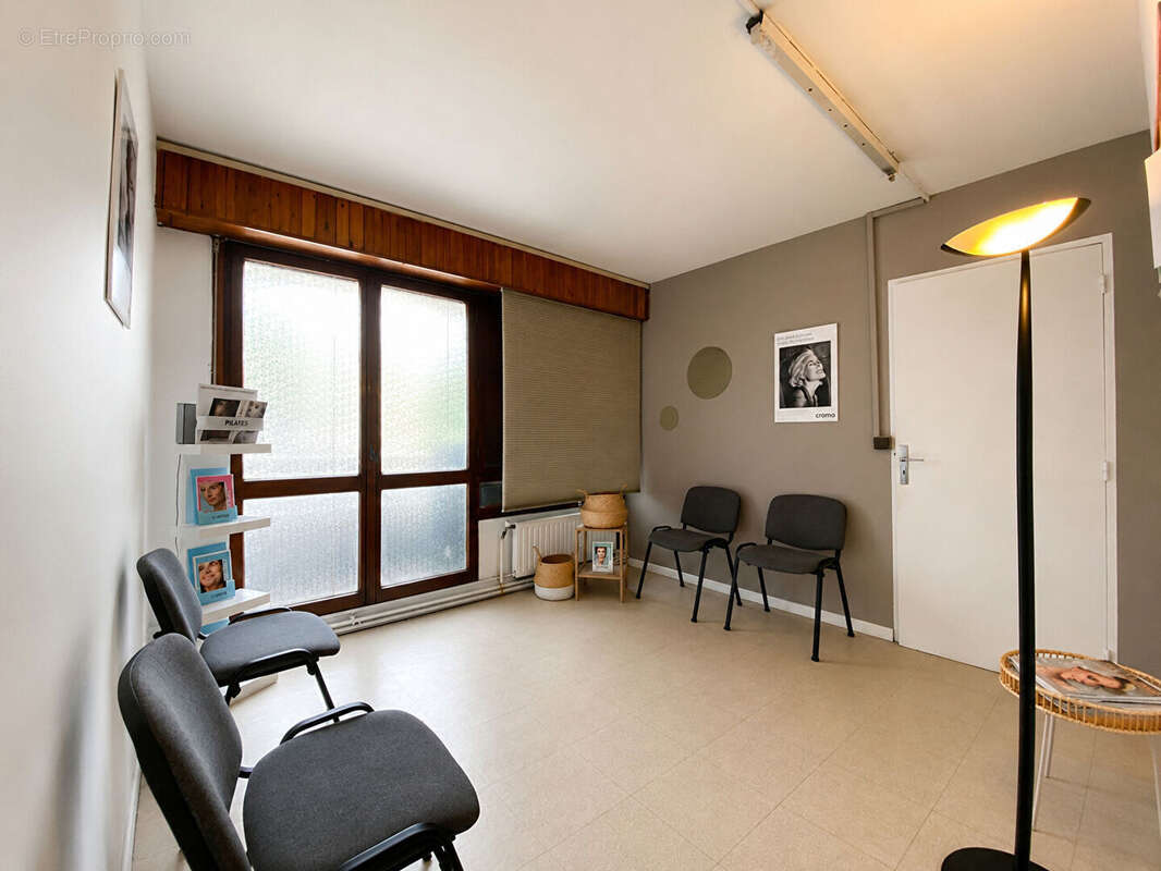 Local d'activité Noisy Le Sec 69,50 m2- Cabinet médical - photo 6