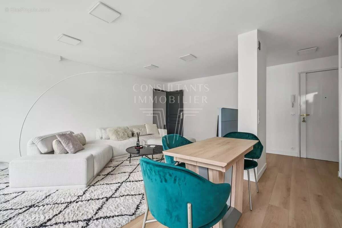 Appartement à COURBEVOIE