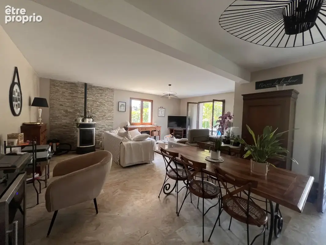 À Joué-Lès-Tours, maison avec piscine, belle véranda, 4 chambres à acheter - photo 5
