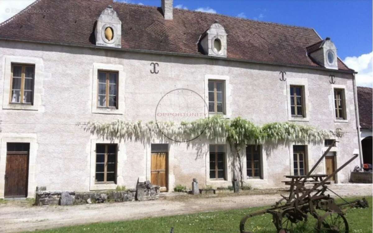 Maison à L&#039;ISLE-SUR-SEREIN