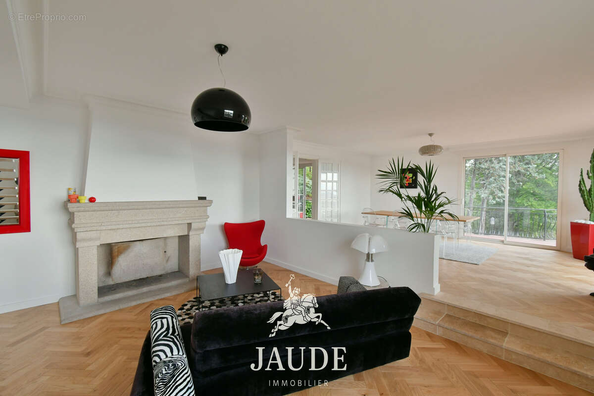 Duplex de 137m2 Carrez (200m2 au sol) avec TERRASSE (61m2) Vue PANORAMIQUE + Garage + jardin privatif - photo 5