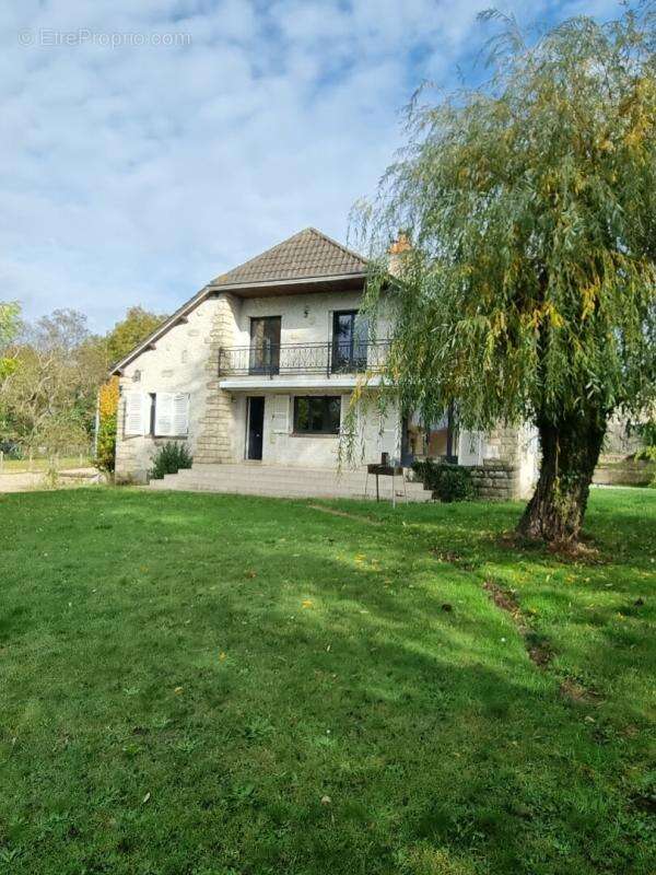 Maison à LES BORDES