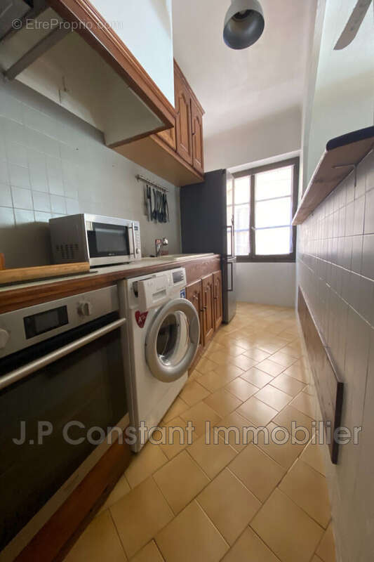 Appartement à CEYRESTE