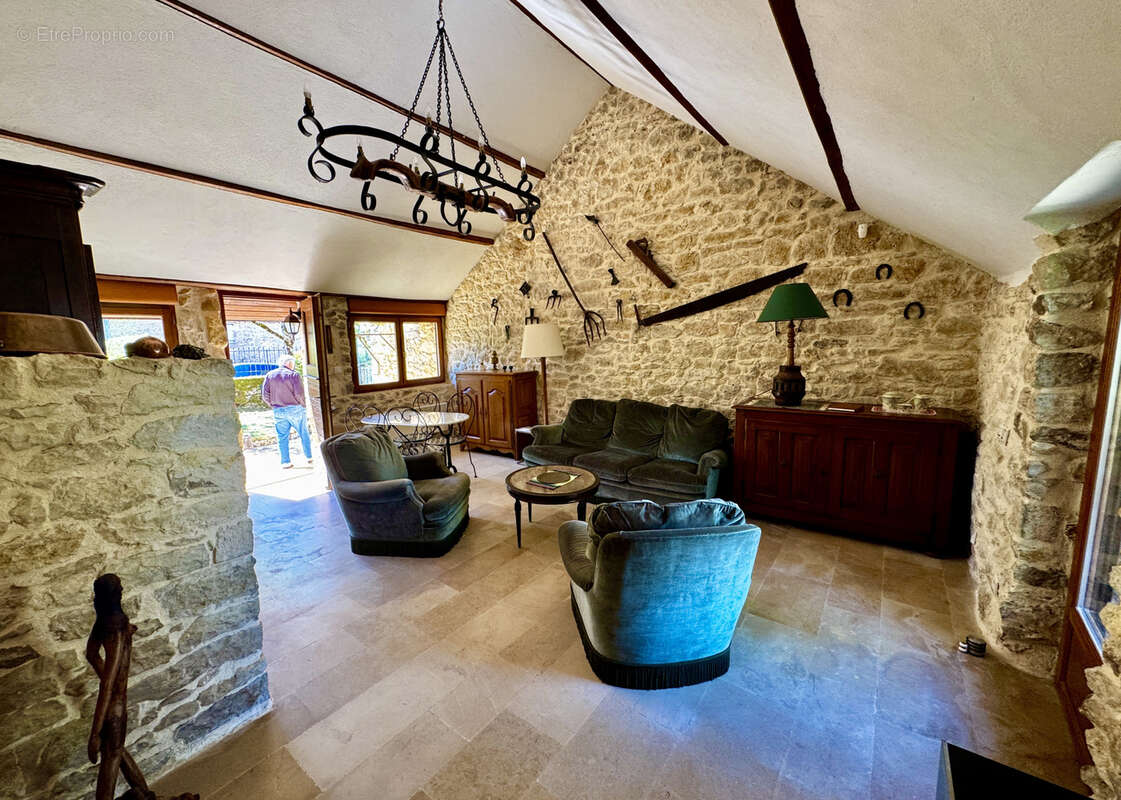 Maison à REILHAGUET