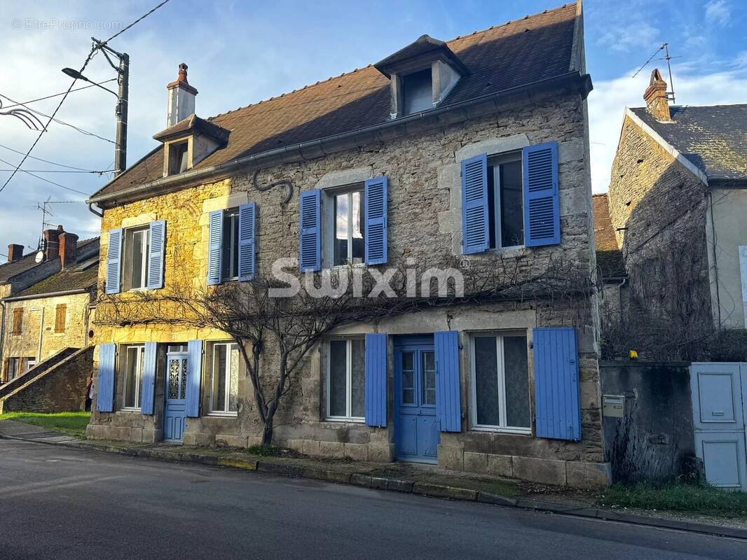 Maison à AVALLON