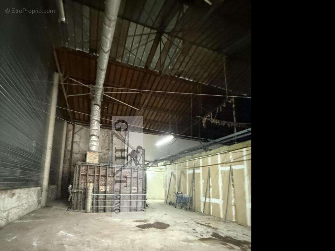 Local d'activités de 2190m2 a vendre SAINT DENIS - photo 4