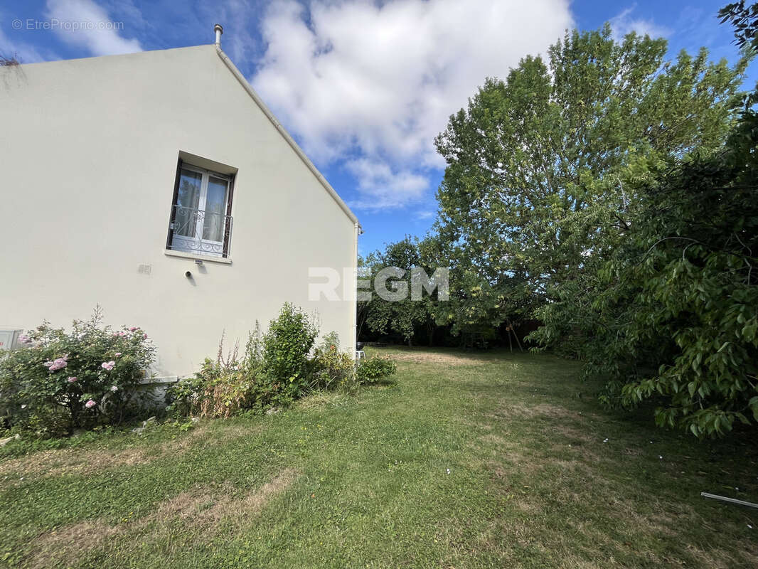Maison à LA CHAPELLE-LA-REINE