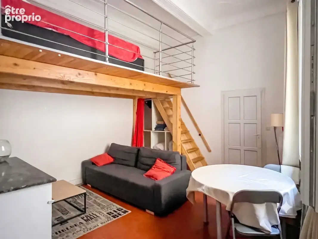 Aix en Provence, Centre ville Historique, Appartement T1 de 28m2 + mezzanine dans un immeuble Bourgeois Palais - photo 3
