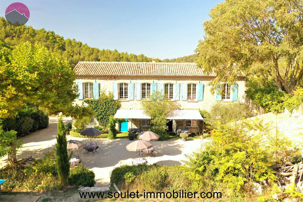 Maison à L'ISLE-SUR-LA-SORGUE