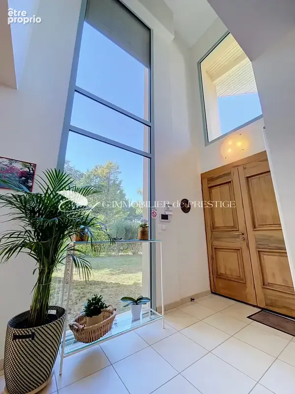 Une remarquable villa d’architecte et sa piscine baignée de soleil - photo 9