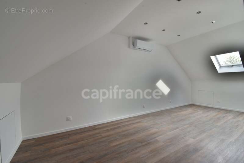 Maison à SAINTE-GENEVIEVE-DES-BOIS