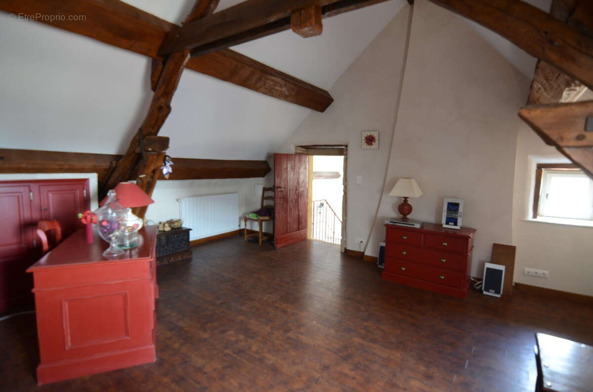 Maison à L'HOPITAL-LE-MERCIER