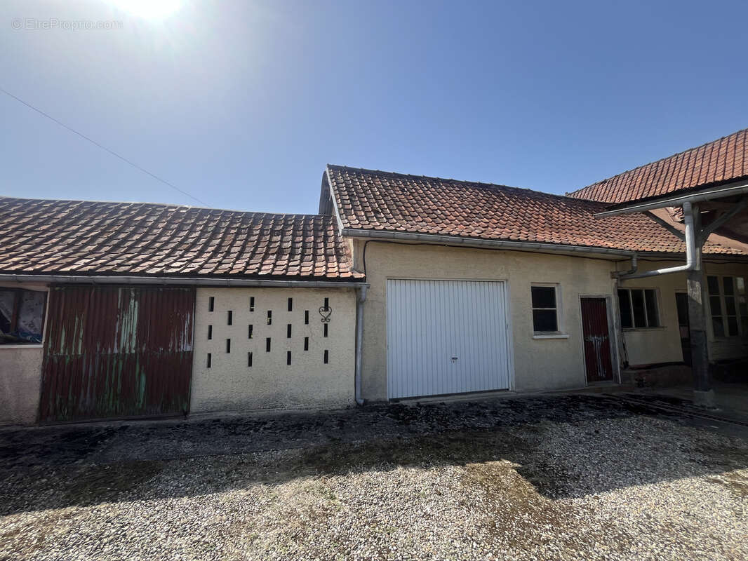 Maison de village avec nombreux batiments rambures - photo 14