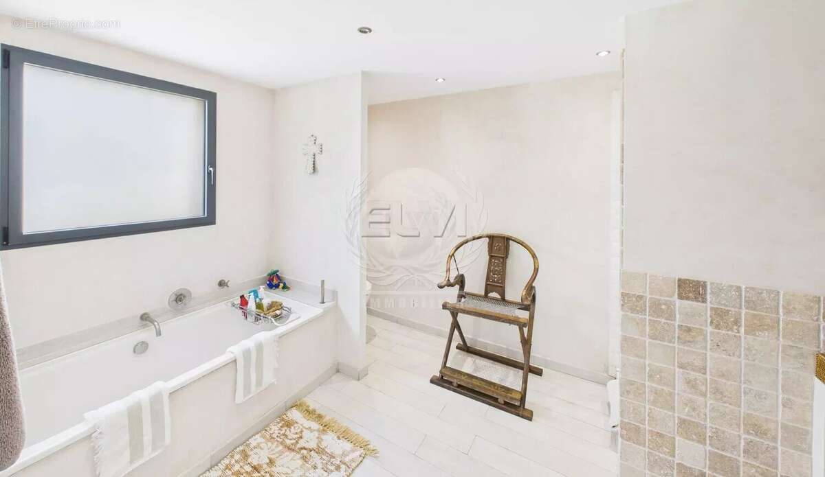 Maison à PLAN-DE-LA-TOUR