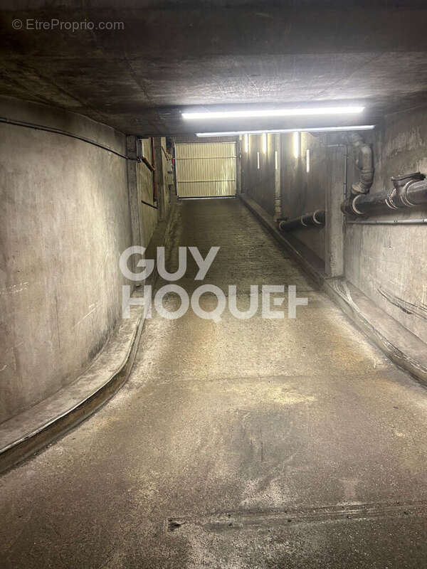 Parking à PARIS-12E