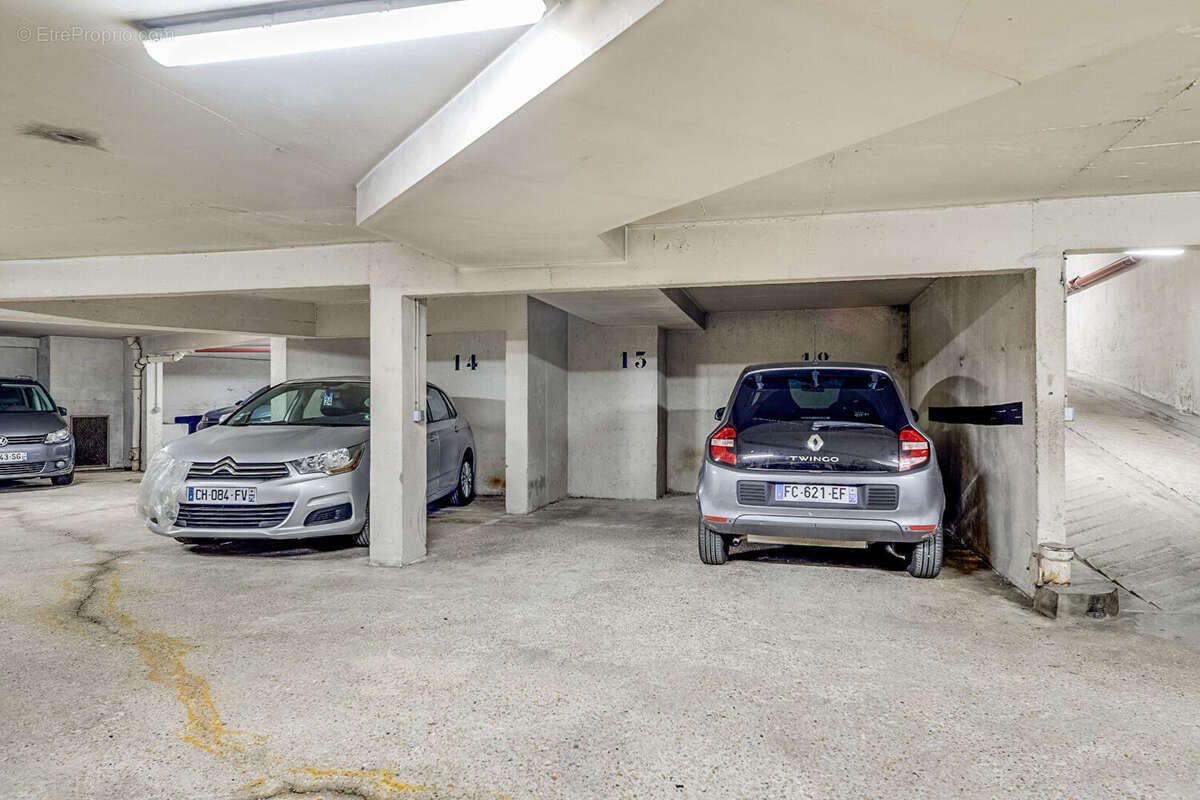 Commerce à PARIS-16E