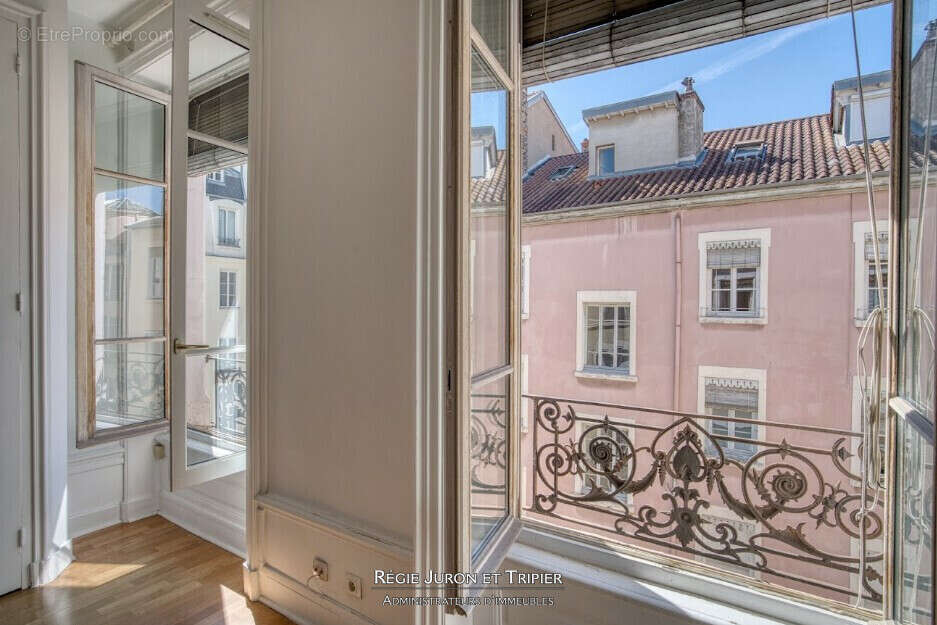 Rue de Sèze - Appartement 2 pièces en étage élevé sur cour - photo 3