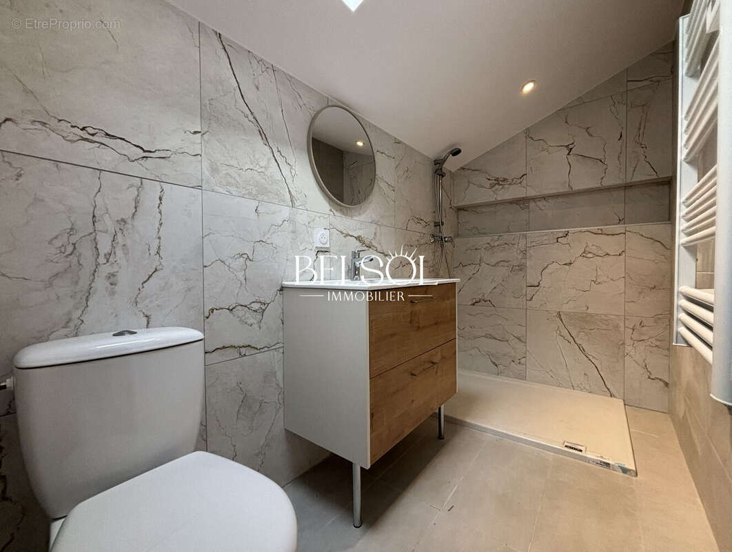 Douche - Toilettes - Appartement à VILLENEUVE-DE-LA-RAHO