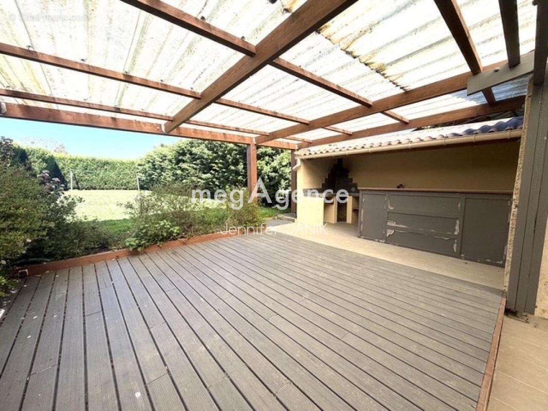 Maison à MAIGNELAY-MONTIGNY