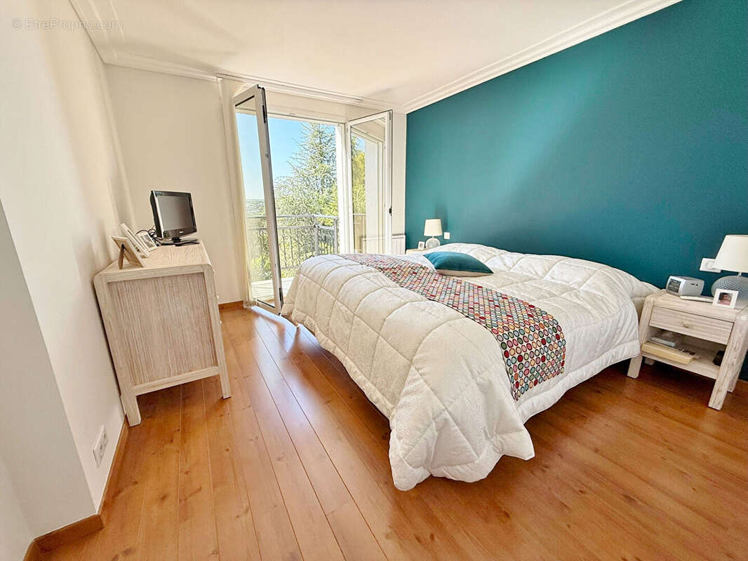 Maison à L'HAY-LES-ROSES