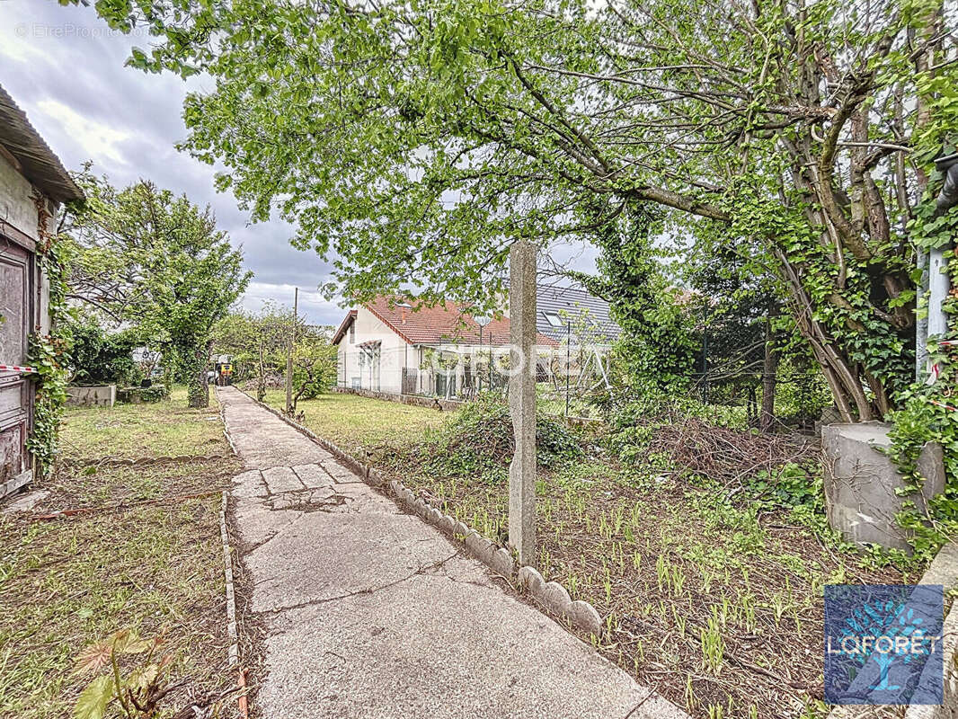 Terrain à VIGNEUX-SUR-SEINE