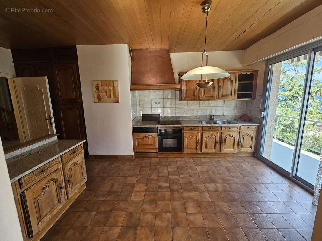 Maison à AVIGNON-LES-SAINT-CLAUDE