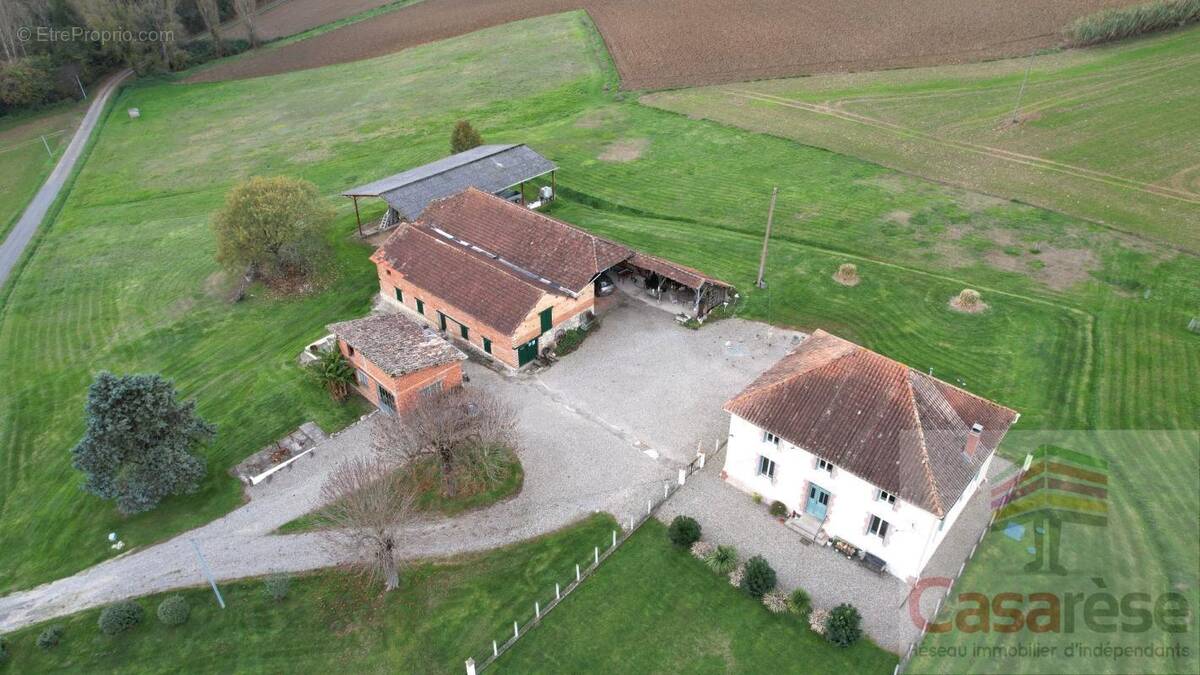 Maison à CASTELNAU-MONTRATIER