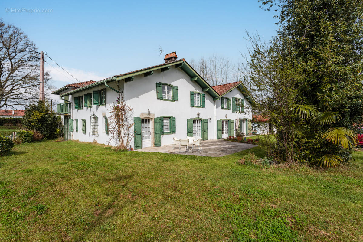 Maison à URT