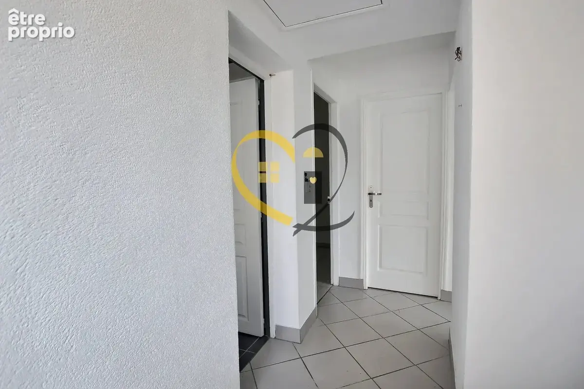Maison à rénover avec grande terrasse sur le toit, garage et cabanon ! - photo 8