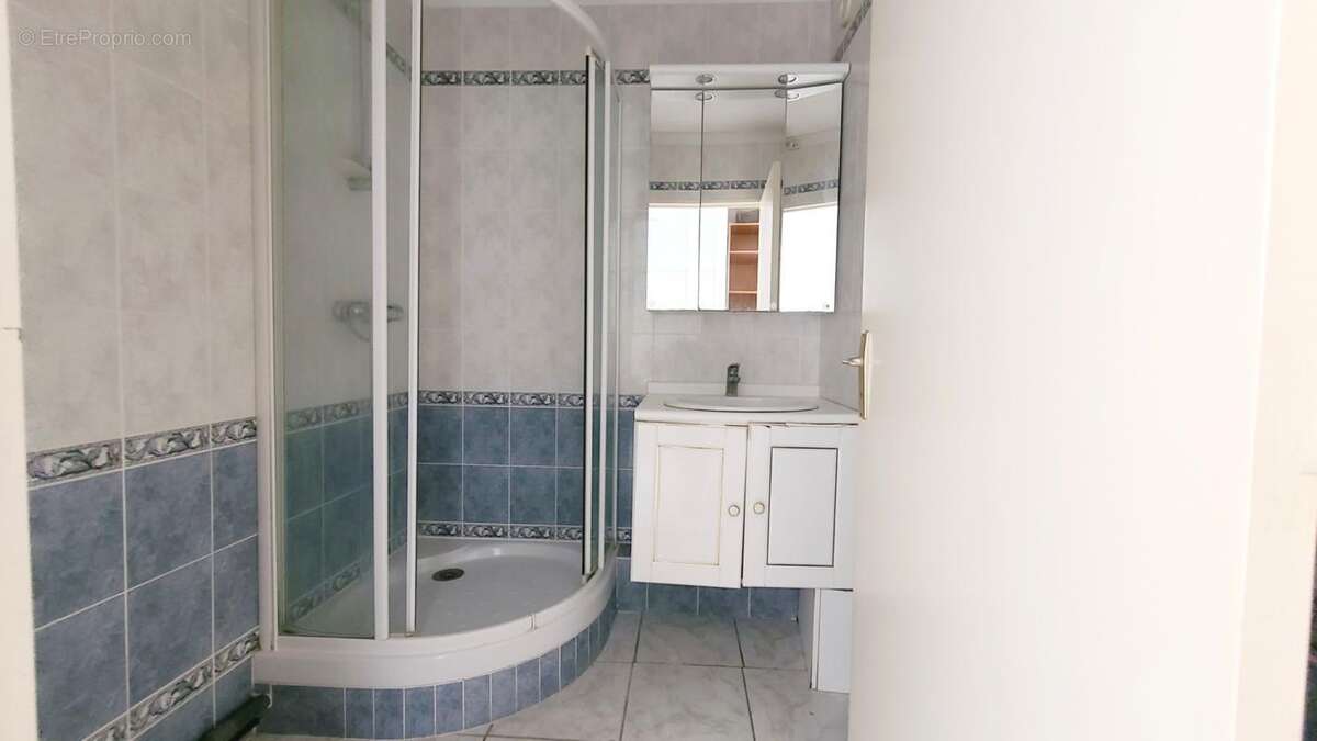 Chartres - appartement 73.55 m² - ascenseur - balcon - cave et parking - photo 8