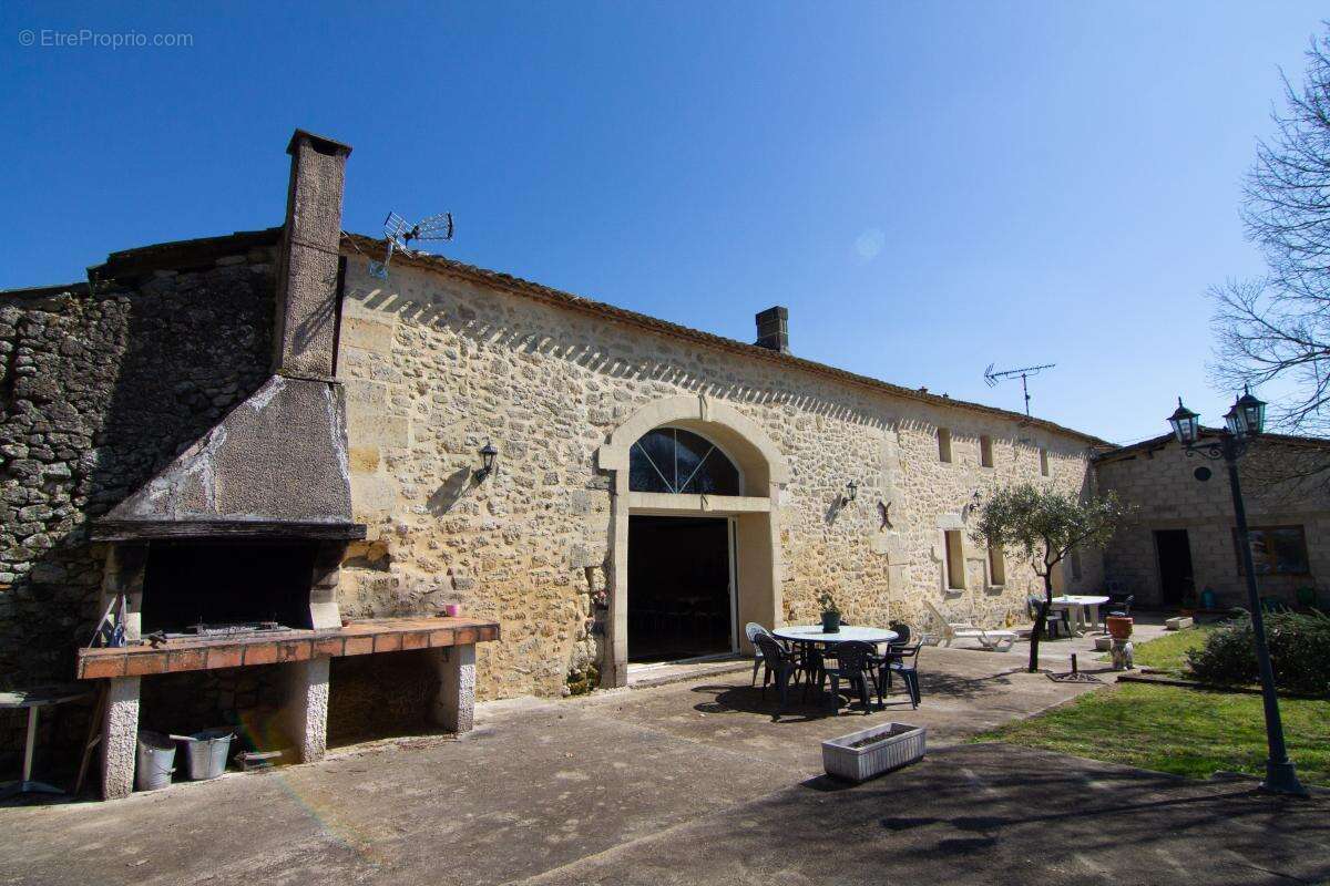 Maison à SAINT-GENES-DE-FRONSAC