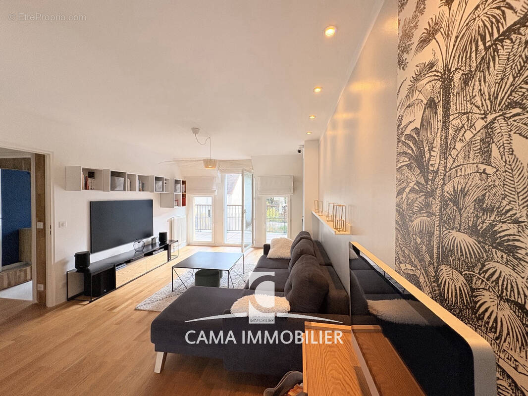 Appartement à BUC