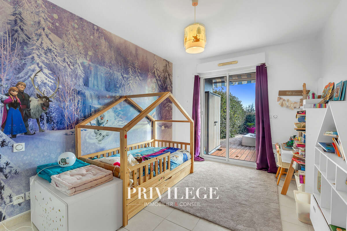 Appartement à SAINT-LAURENT-DU-VAR