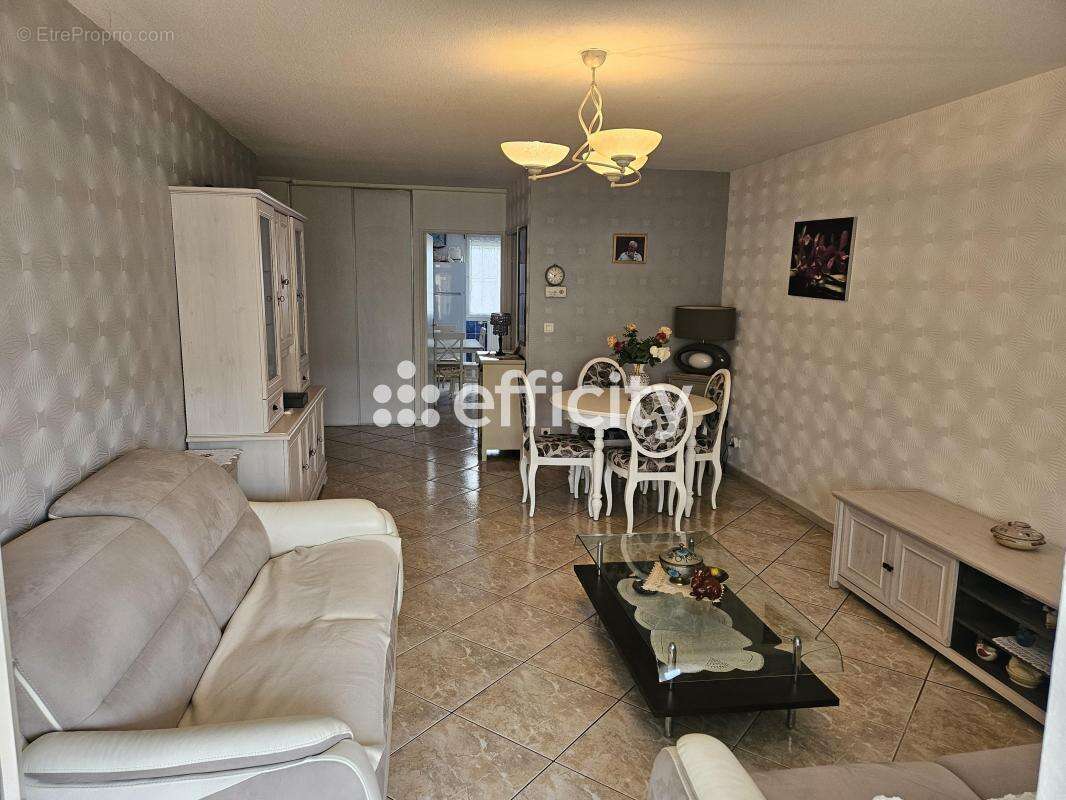 Appartement à DECINES-CHARPIEU