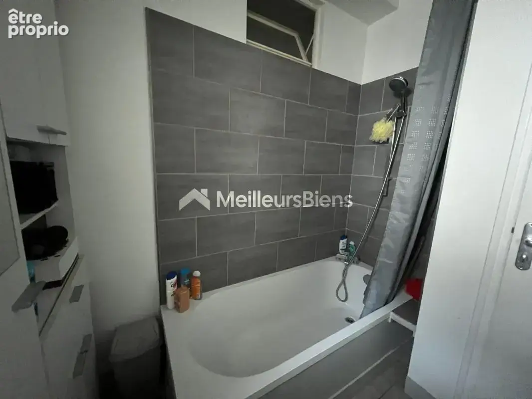 Ensemble immobilier - 134 m² composé d'une maison louée (T4) et d'une maison libre (T2) + grange et garages - photo 5