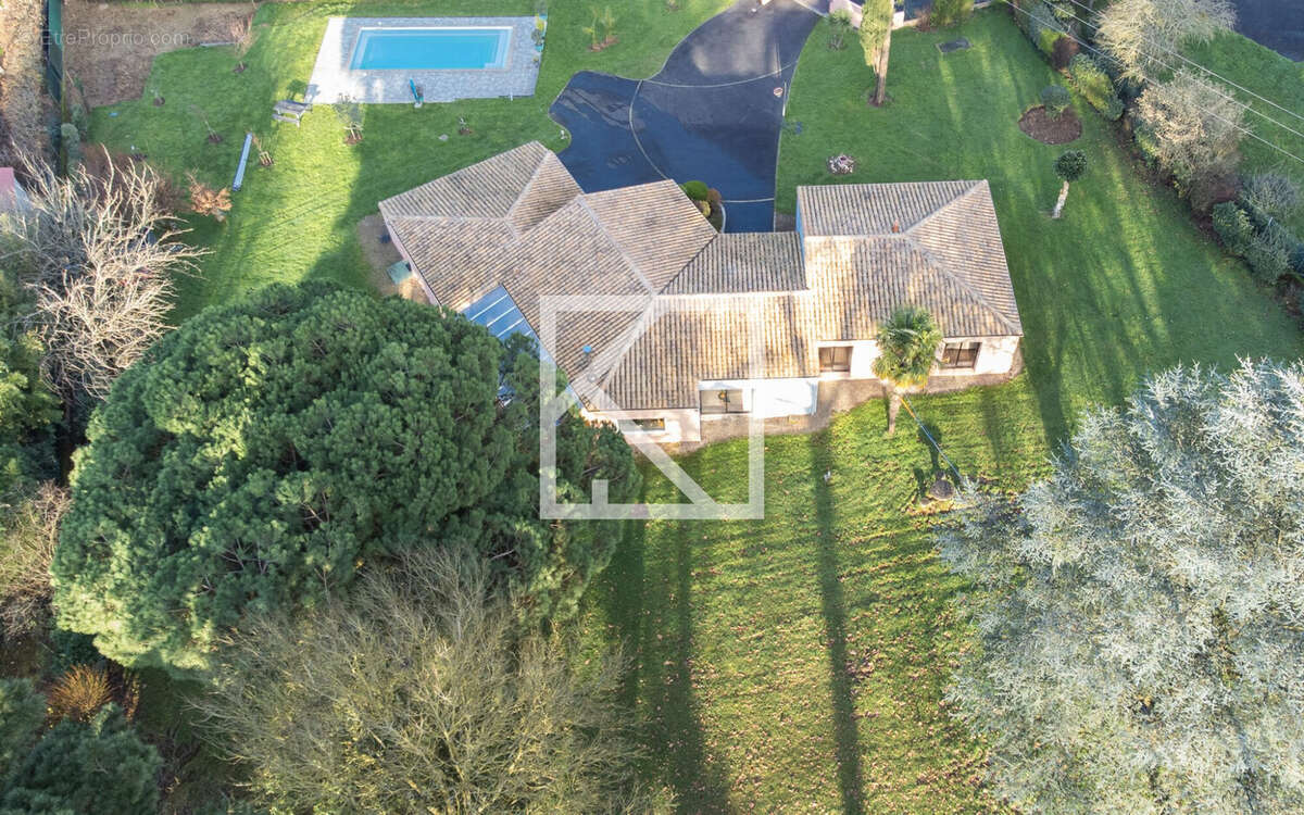 Maison à LES HERBIERS