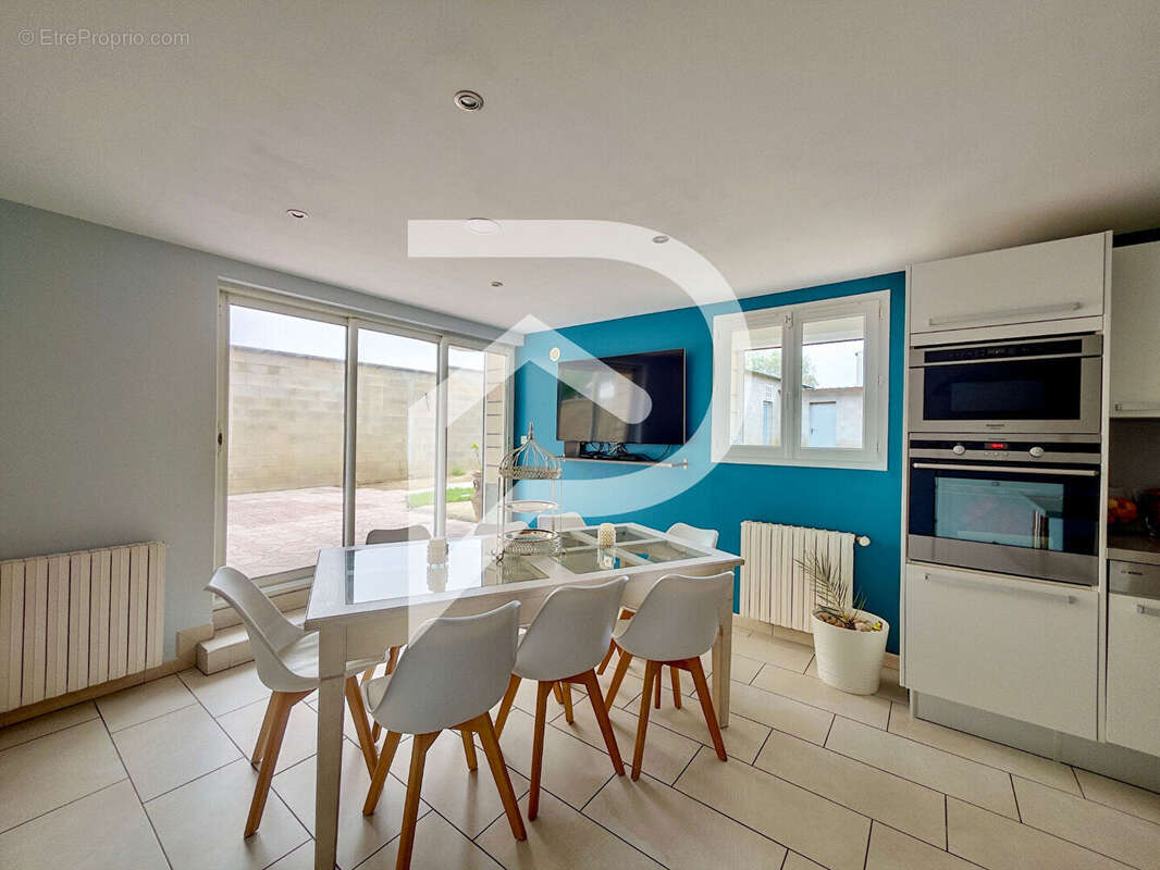 Maison à VILLENEUVE-SAINT-GERMAIN