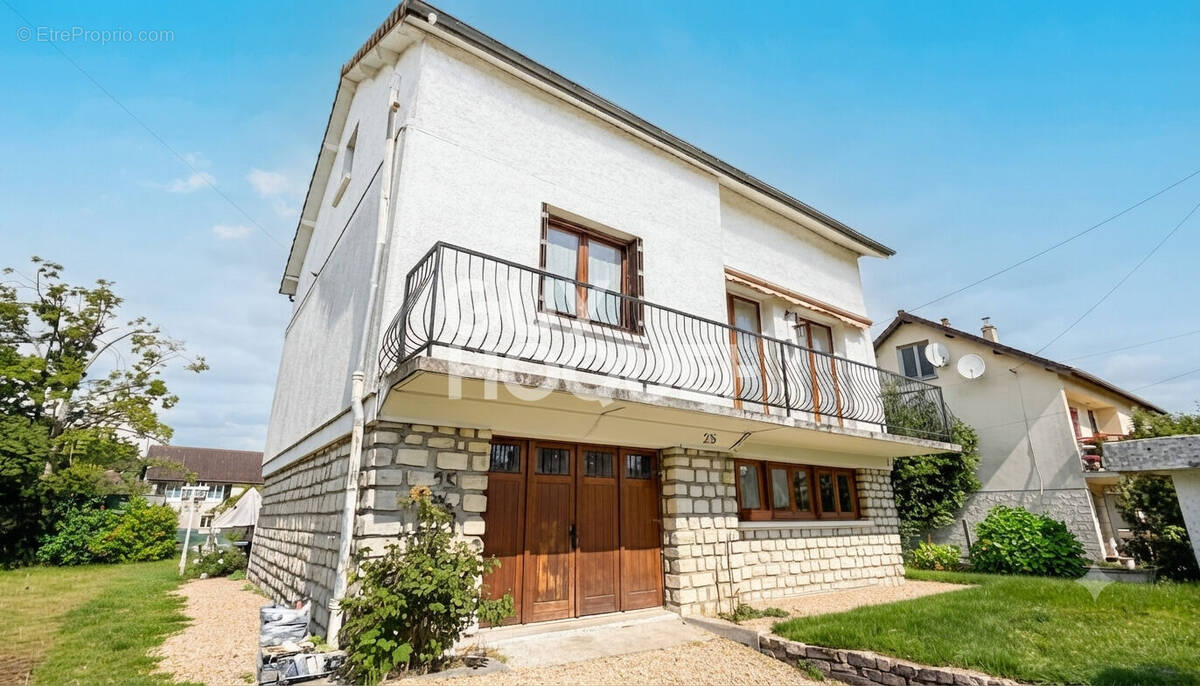 Maison à IVRY-LA-BATAILLE