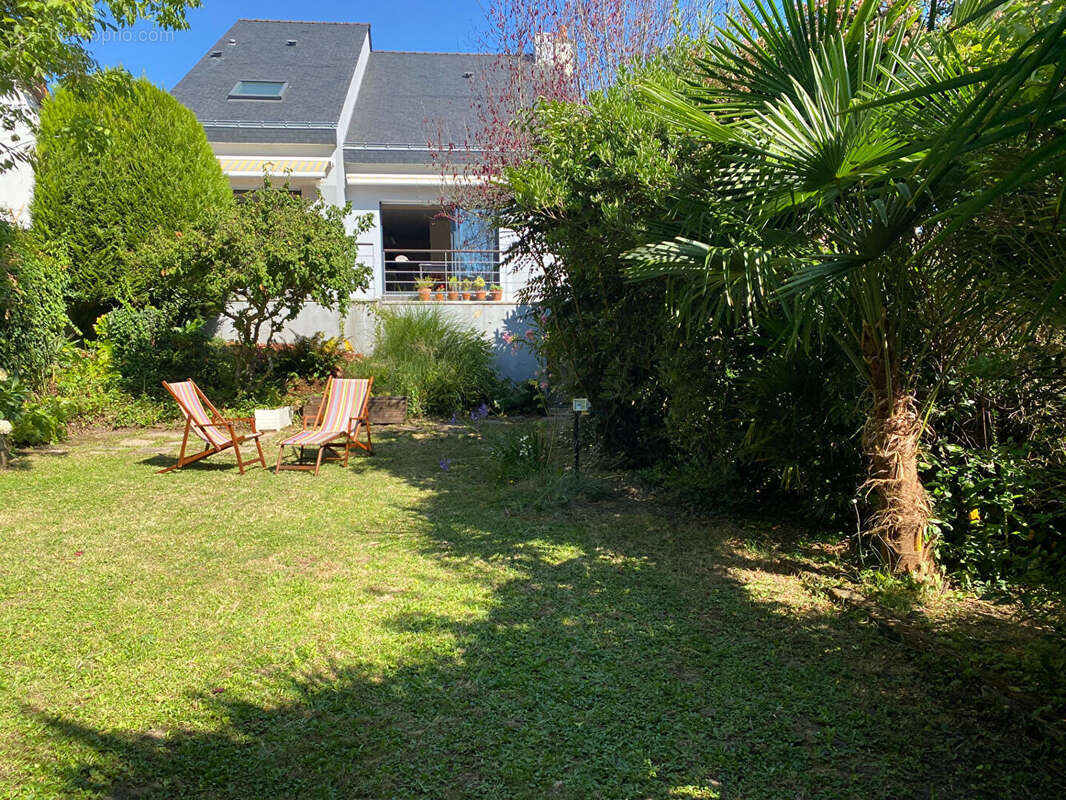 Maison contemporaine de 160 m²  au sol sur une parcelle de 360 m² orientée Sud avec garage. - photo 4