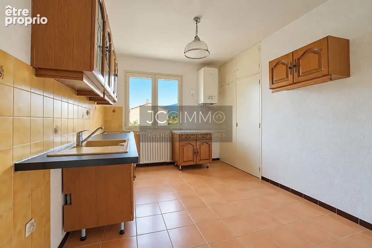 T4 de 87.5 m2 avec terrasse, garage et parking privatif ! - photo 4