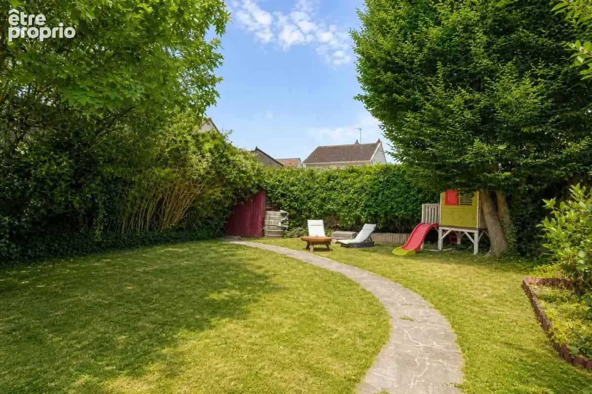 Maison 7 pièces 127 m² à Gagny avec piscine, jardin et parkings - photo 14
