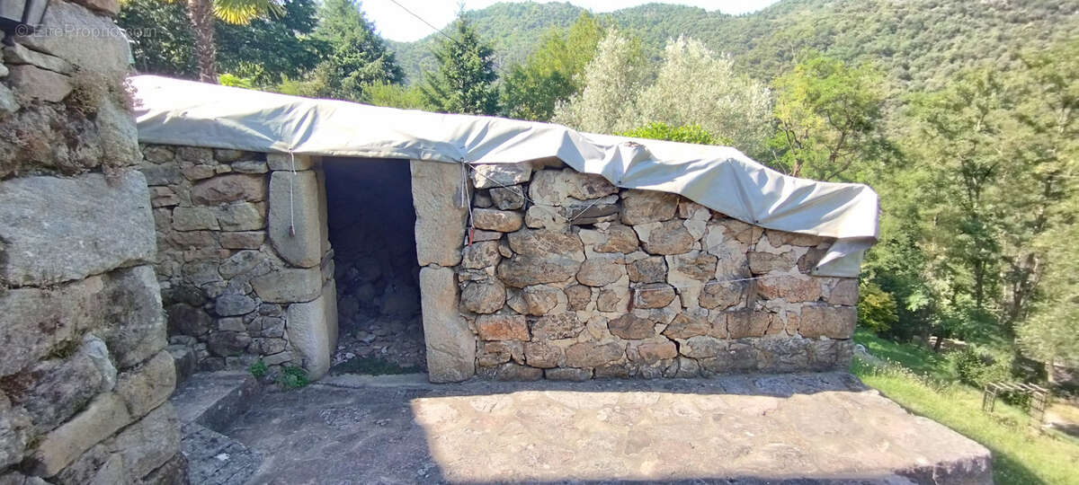 Maison isolée au sommet de 3 ha de bois - photo 17