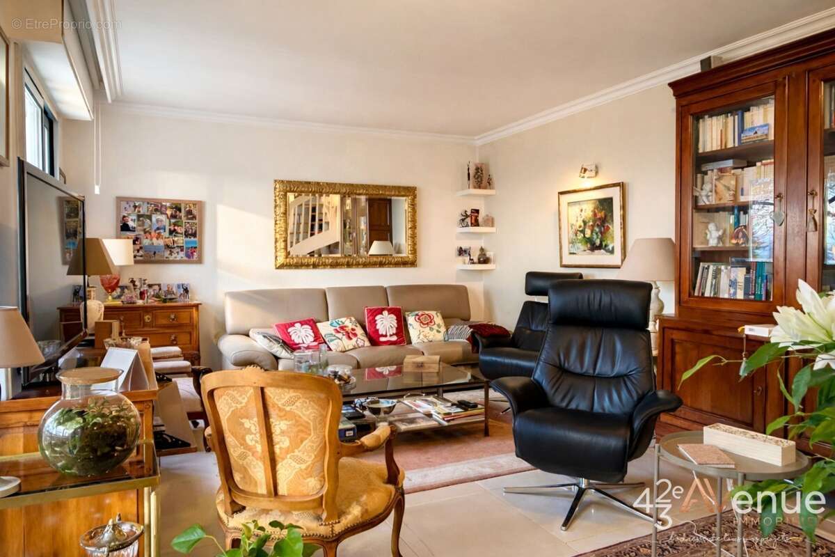 Appartement à SAINT-PRIEST-EN-JAREZ