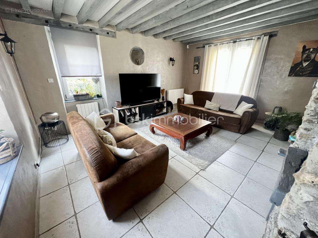 Maison à CRECY-LA-CHAPELLE