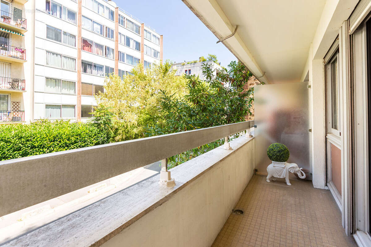 Appartement à COURBEVOIE