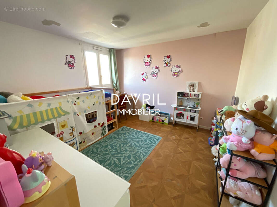 Maison à CHANTELOUP-LES-VIGNES