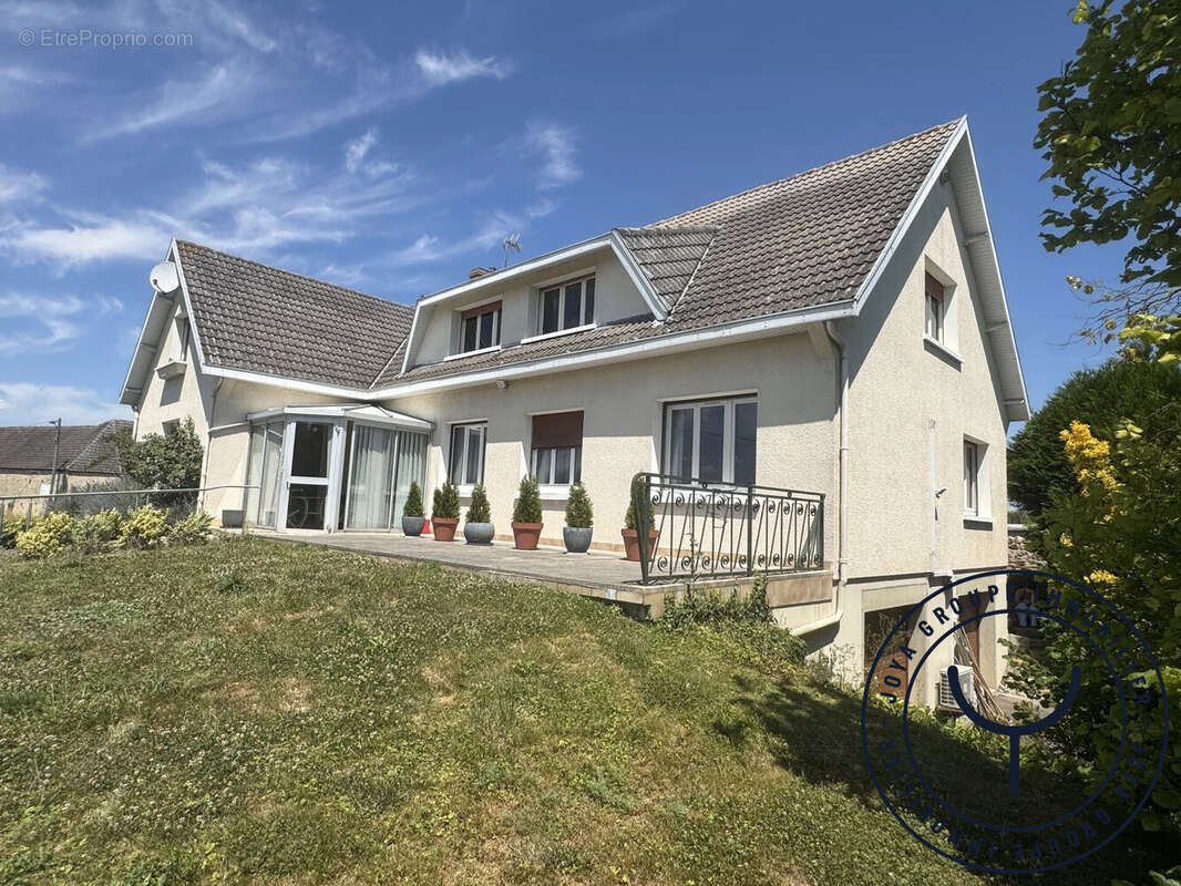 Maison à SAINT-LOUP-DE-BUFFIGNY