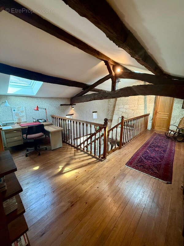 Maison à SAINT-MARTIN-DE-BEAUVILLE