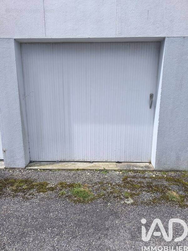 Photo 1 - Parking à LORIENT